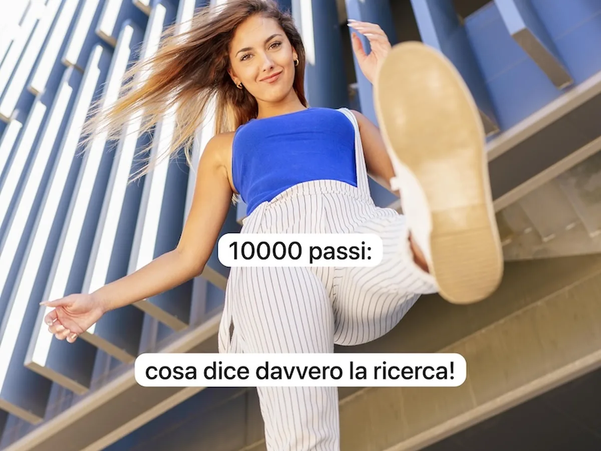 Una ragazza in movimento con le scritte 10000 passi: cosa dice davvero la ricerca