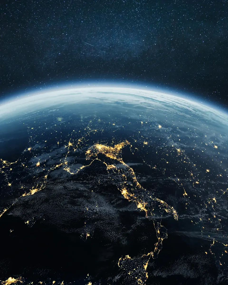L’Italia di notte vista dallo spazio
